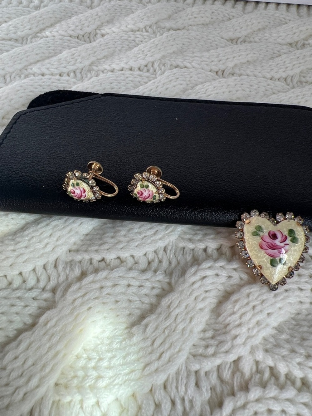 Vintage-Gold -Tone Pink Rose Enamel Clip-On Earrings and Brooch Set. - Picture 2 of 4